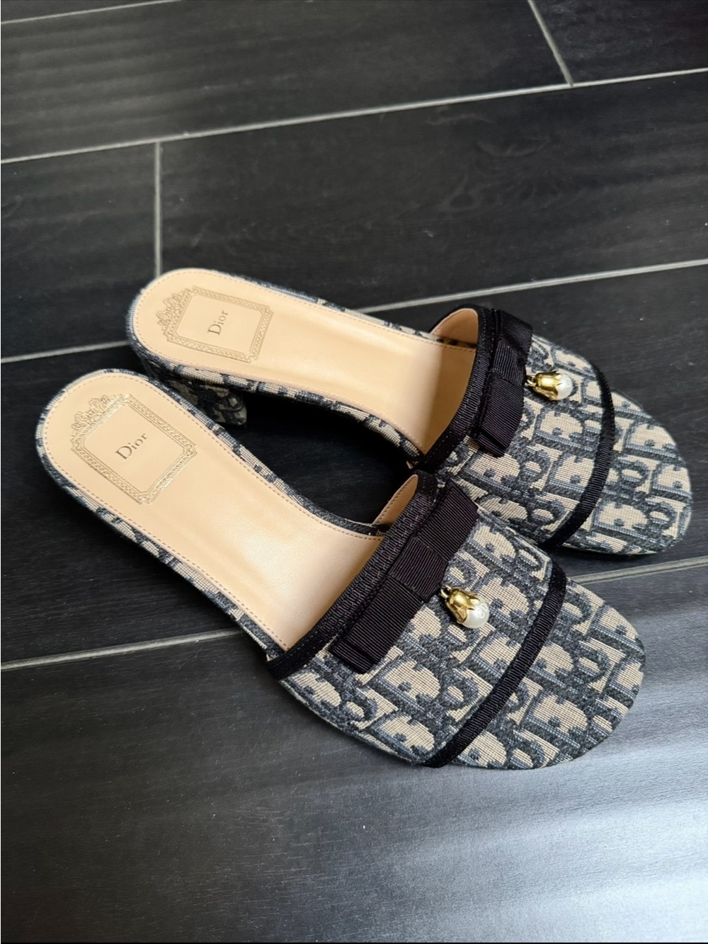 Women's Navy Canvas Oblique Logo with Bow Sandals size 8.5-9 - Picture 4 of 9